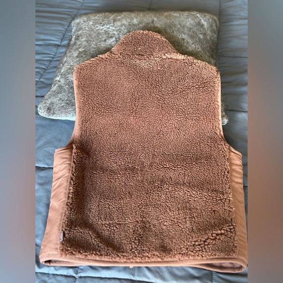 Aritzia Tna Cody Massive Polar Vest - Picture 11 of 11